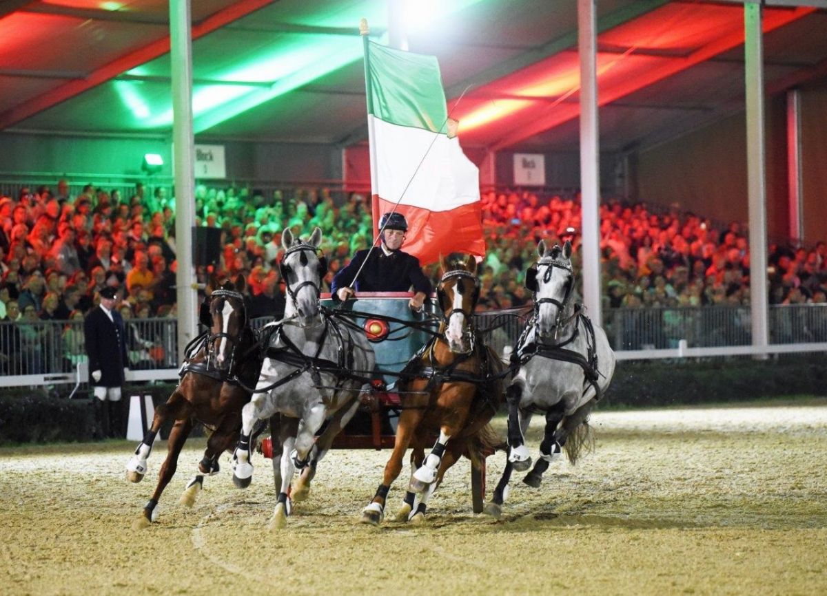 Parade bei Nacht